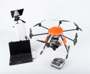 Le drone et son équipement complet, avec pilote automatique