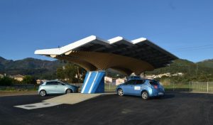 Première station à Bastia. Étape du maillage de l’île de Beauté avec des ombrières parasol. (source CorsicaSole) 