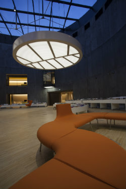 © Nicolas Wilmouth. Bibliothèque Oscar-Niemeyer, au Havre – Maître d’ouvrage : ville du Havre – Architectes : agences Deshoulières & Jeanneau et Sogno architecture