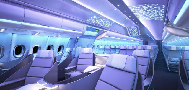 © Airspace-by-Airbus – Dans la cabine de l’Airbus A330neo, l’éclairage d’ambiance suit le rythme de sommeil des passagers.