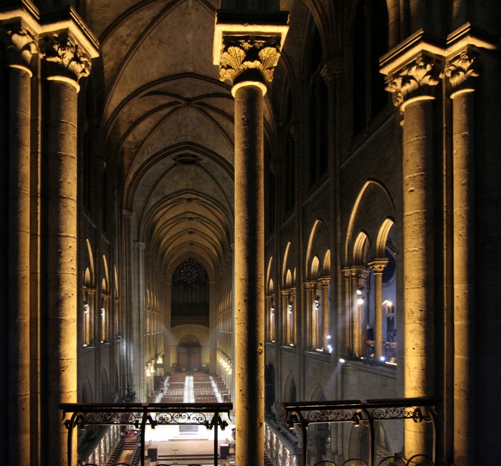 Notre-Dame de Paris : mise en lumière intérieure à LED. Eclairagiste : Armand Zadikian. ©Armand Zadikian