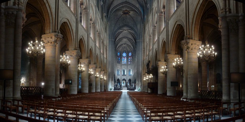 Notre-Dame de Paris : mise en lumière intérieure à LED. Eclairagiste : Armand Zadikian. ©Armand Zadikian