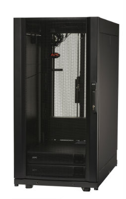 Microdatacenter Xpress SX de Schneider Electric dans une enveloppe unique, intégrée et sécurisée disponible en 24U ou 42U. (c) Schneider Electric