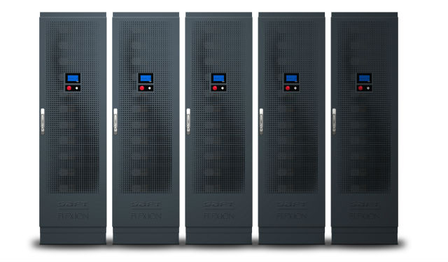 Batteries Saft Flex'ion alimentant des onduleurs triphasés Socomec pour un datacenter. (c) Socomec