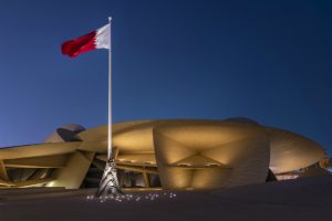 Maîtrise d'ouvrage : Qatar Museums Authority - Architecture : Ateliers Jean Nouvel, Paris - Architecture d’intérieur et conception lumière pour les boutiques du musée et les restaurants : Koichi Takada Architects, Sydney - Produits : projecteurs Parscan, Gimbal,Quintessence, Starpoint d’Erco - © ERCO Photo Gavriil Papadiotis