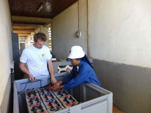 © Electriciens sans frontières - Soeur Augustine de la Congrégation des filles de la charité à Ranomafana à Madagascar.