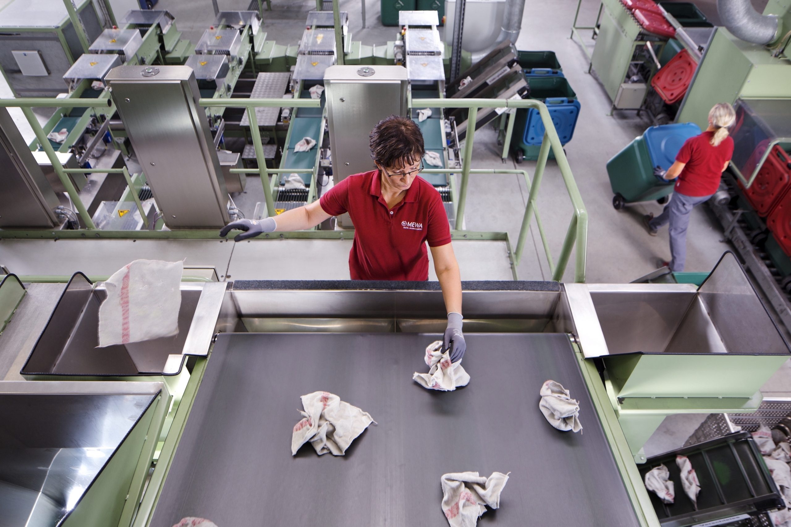 Chez MEWA, l’Homme et la machine travaillent main dans la main