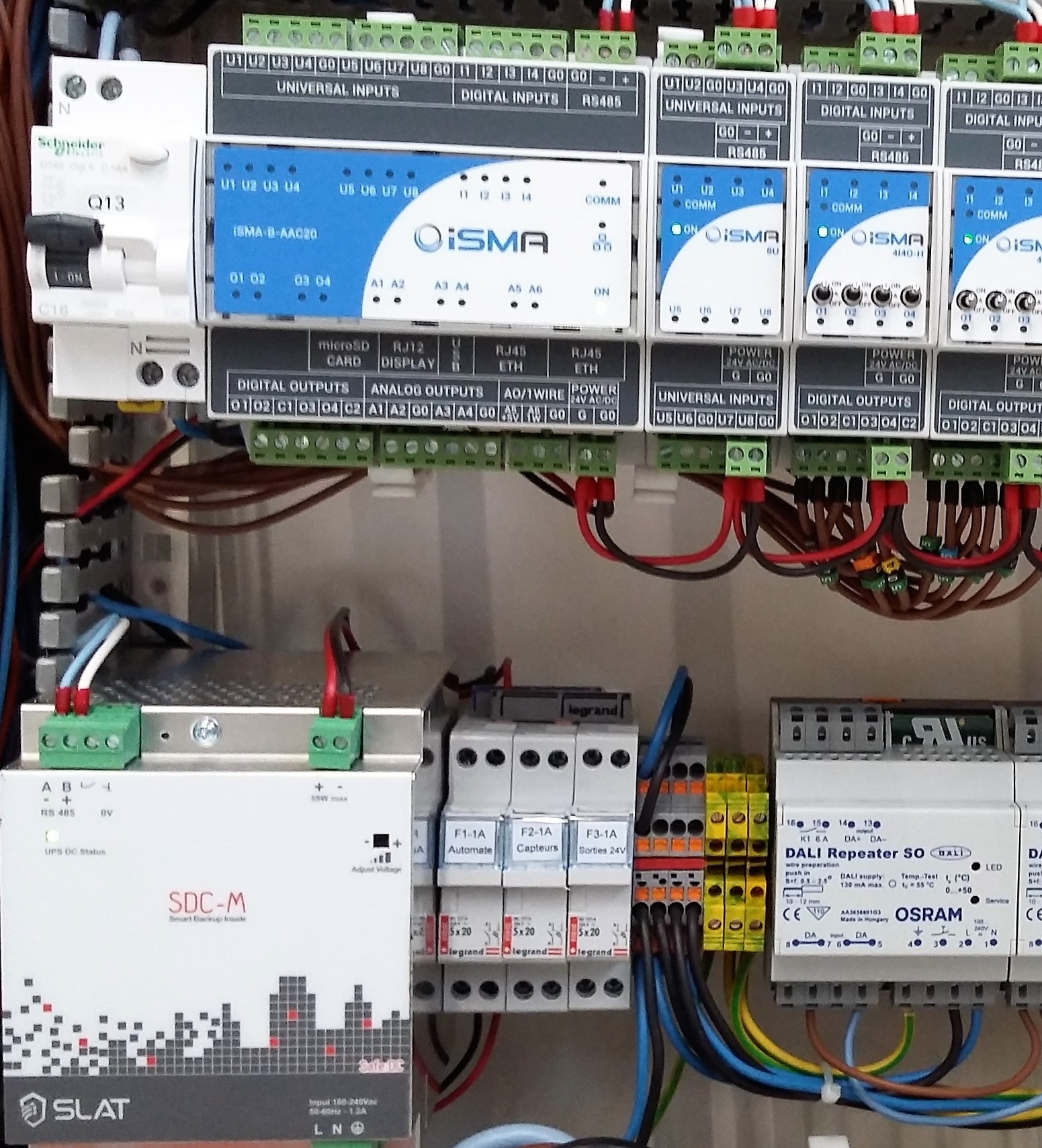 Alimentation communicante Safe DC de SLAT pour la protection des composants actifs des Smart Buildings. (c) SLAT
