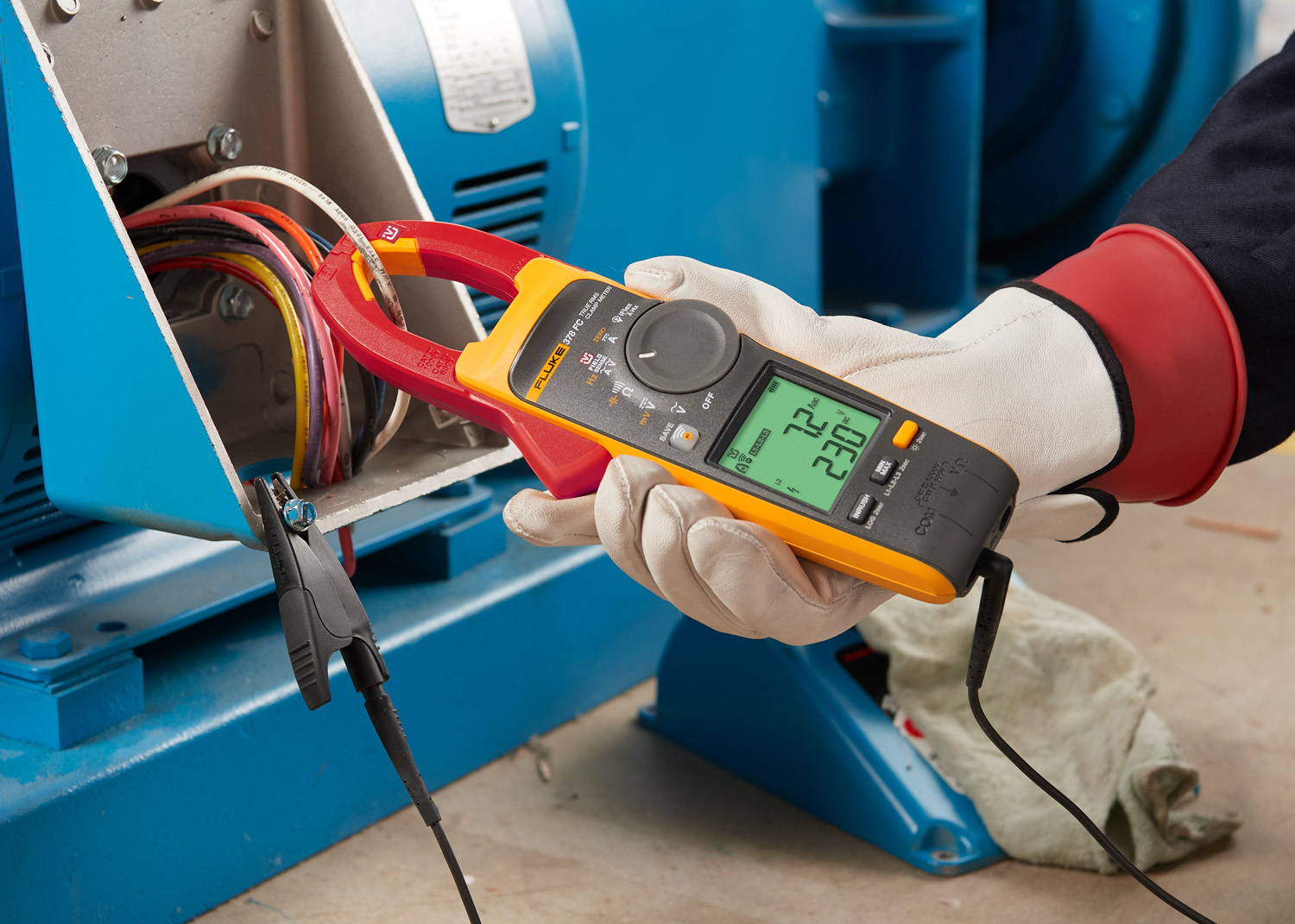 Fluke lance des pinces multimètres avec mesure de la tension sans contact afin de sécuriser les essais électriques