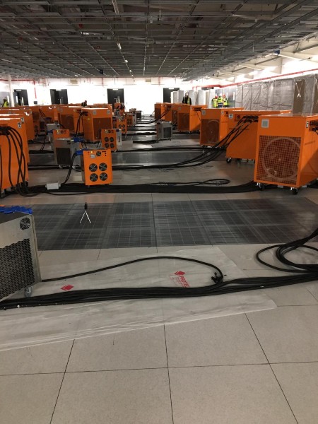 Charges d’essai<br>de 100 kW pour la<br>mise en service d’un<br>datacenter ©Rentaload
