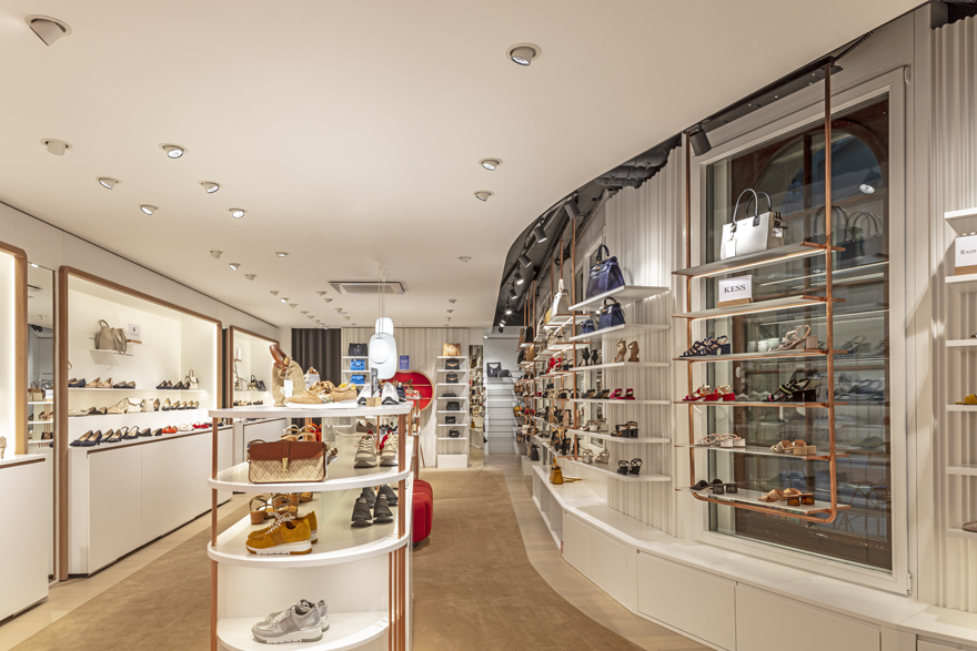 Photo de boutique de maroquinerie et de chaussures Aeschbach à Genève, par Ansorg © Boris Golz