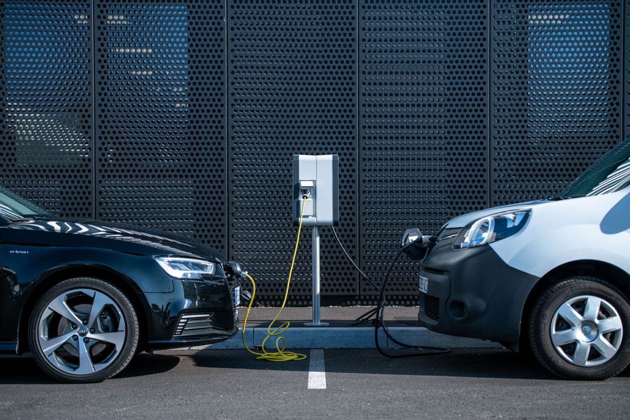 Bornes de recharge Hager en entreprise<br>©Hager