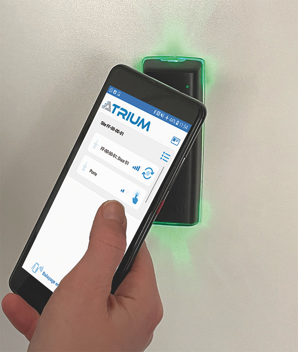 Solution de badge dématérialisé Atrium Krypto avec smartphone (source CDVI).
