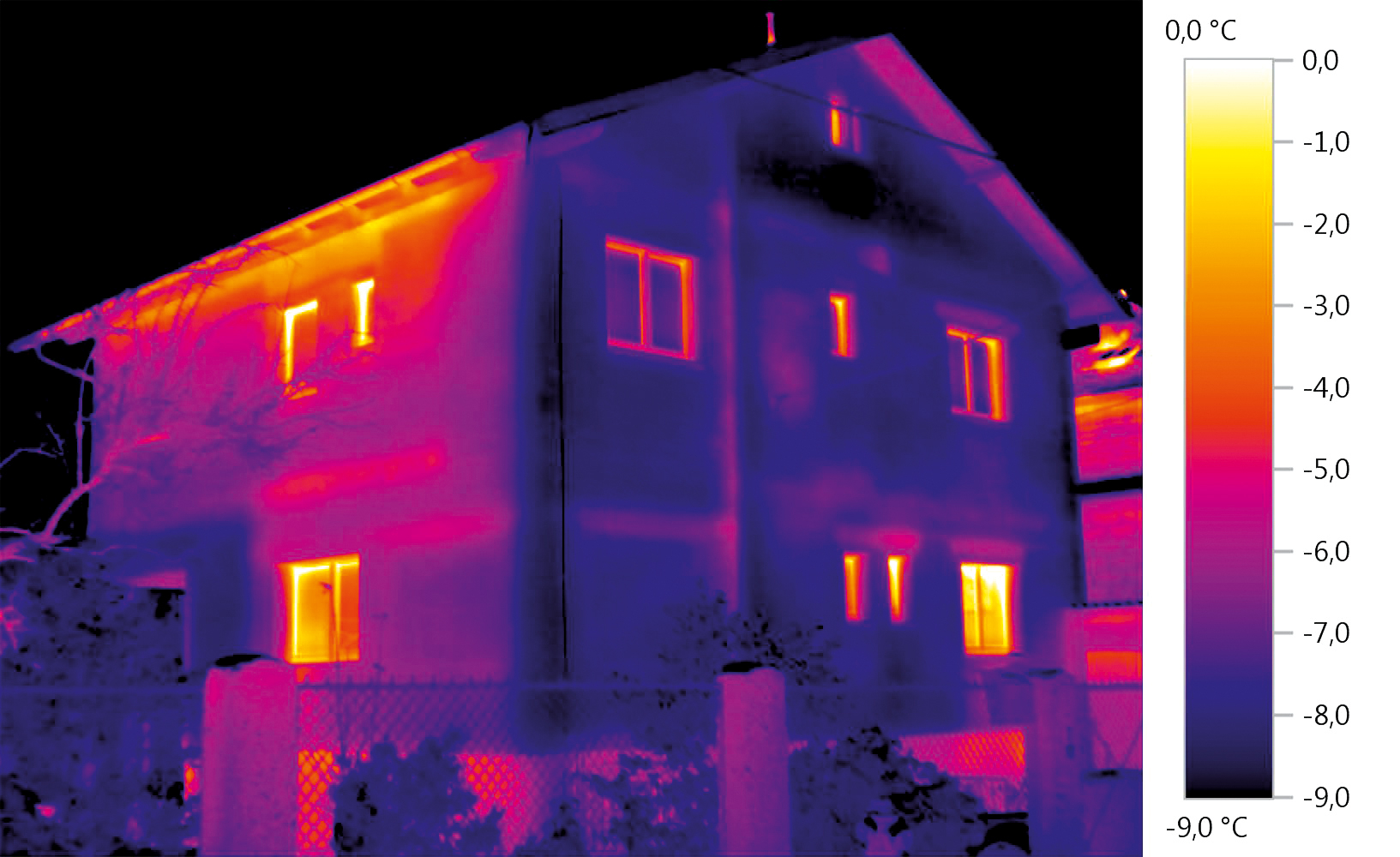 La thermographie d'un bâtiment permet de détecter les pertes calorifiques © testo