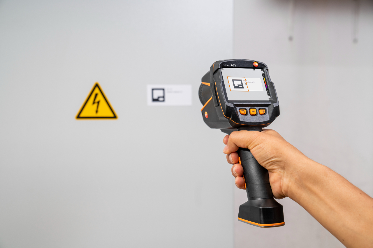 Identification d'équipement par QR code pour le Facility Management © testo