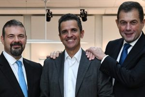 Photo de Giorgio Lodi, président de Performance iN Lighting, Paolo Cervini, directeur général de Gewiss, Fabio Bosatelli, président de Gewiss