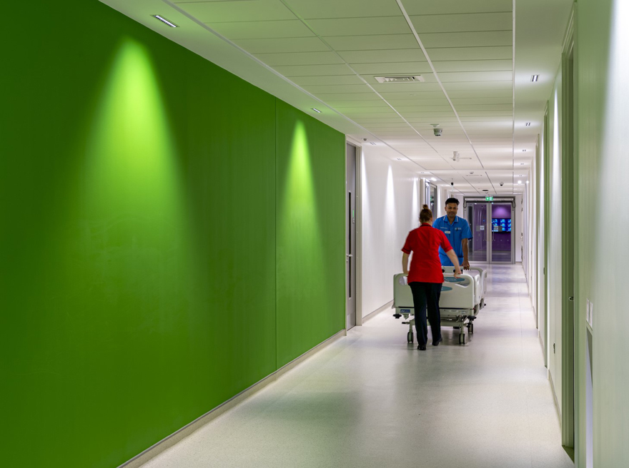 Photo de l'hôpital d’Ulster, Belfast, par Erco - Dossier Éclairage des équipements de santé