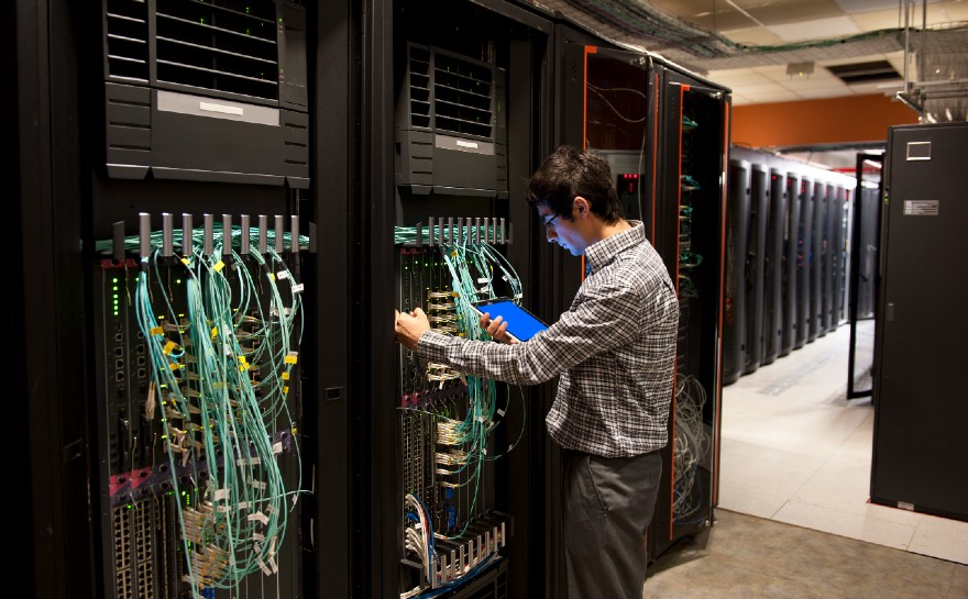 Des services pour maintenir les performances, la fiabilité et la disponibilité des alimentations des datacenters