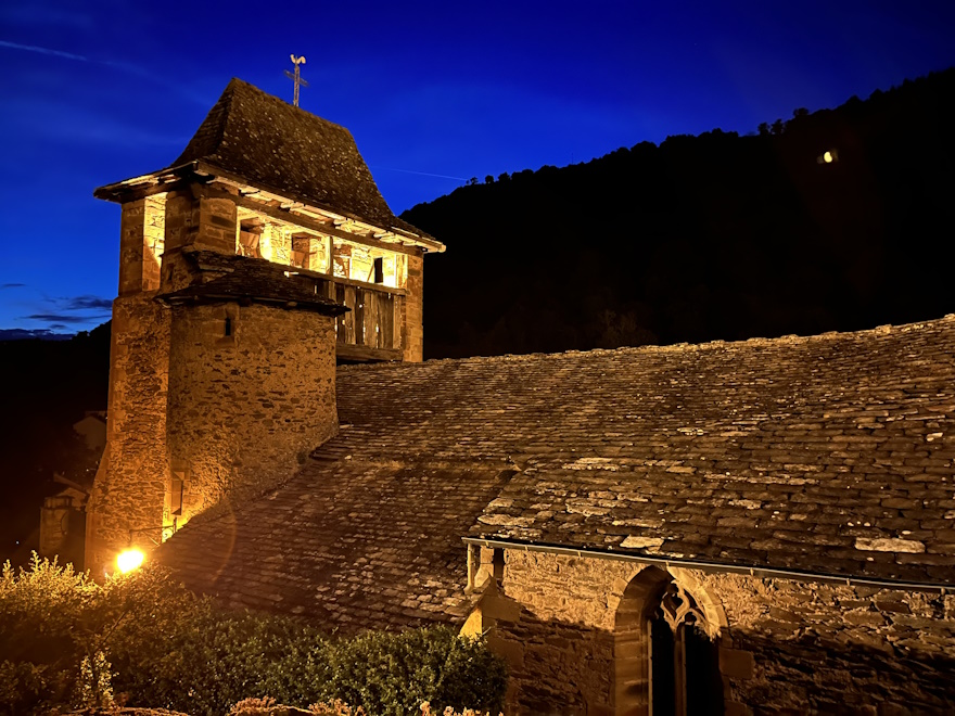 Photo du château de Brousse-le-Château (Aveyron). Dossier éclairage extérieur