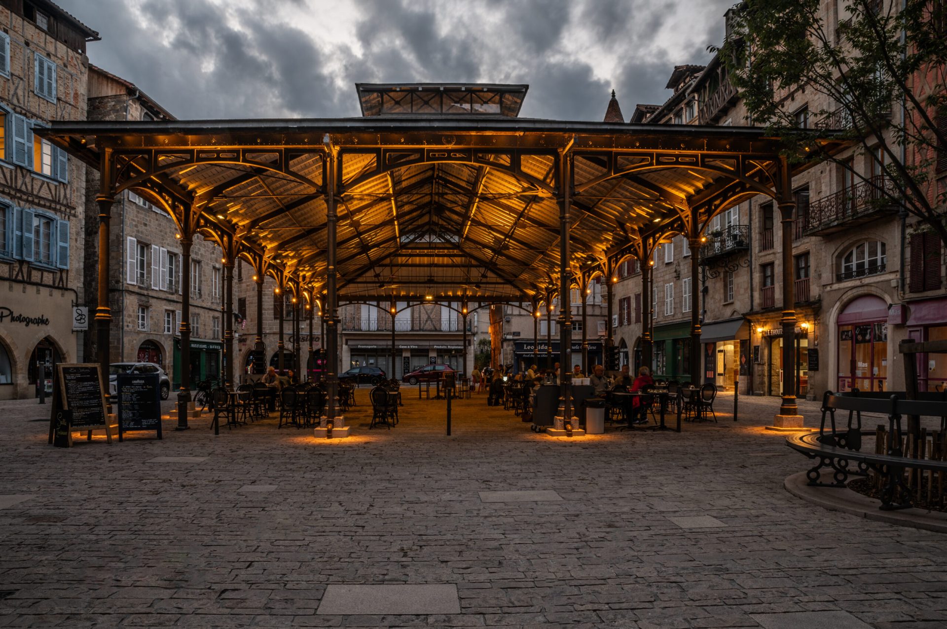 Lionel Bessières repense la conception lumière de la halle à Figeac