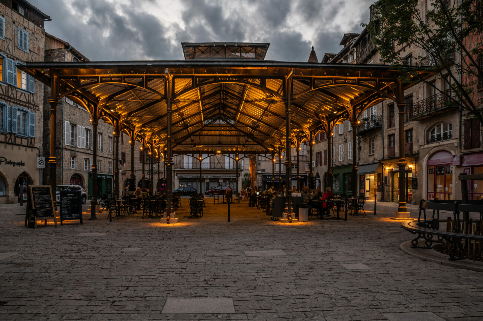 Lionel Bessières repense la conception lumière de la halle à Figeac