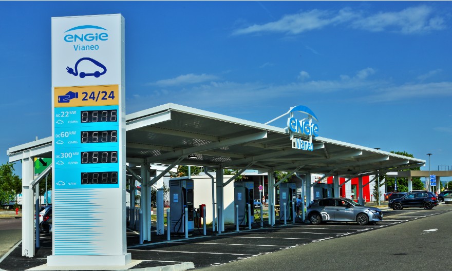Le déploiement des bornes de recharge se poursuit avec une montée en puissance des solutions