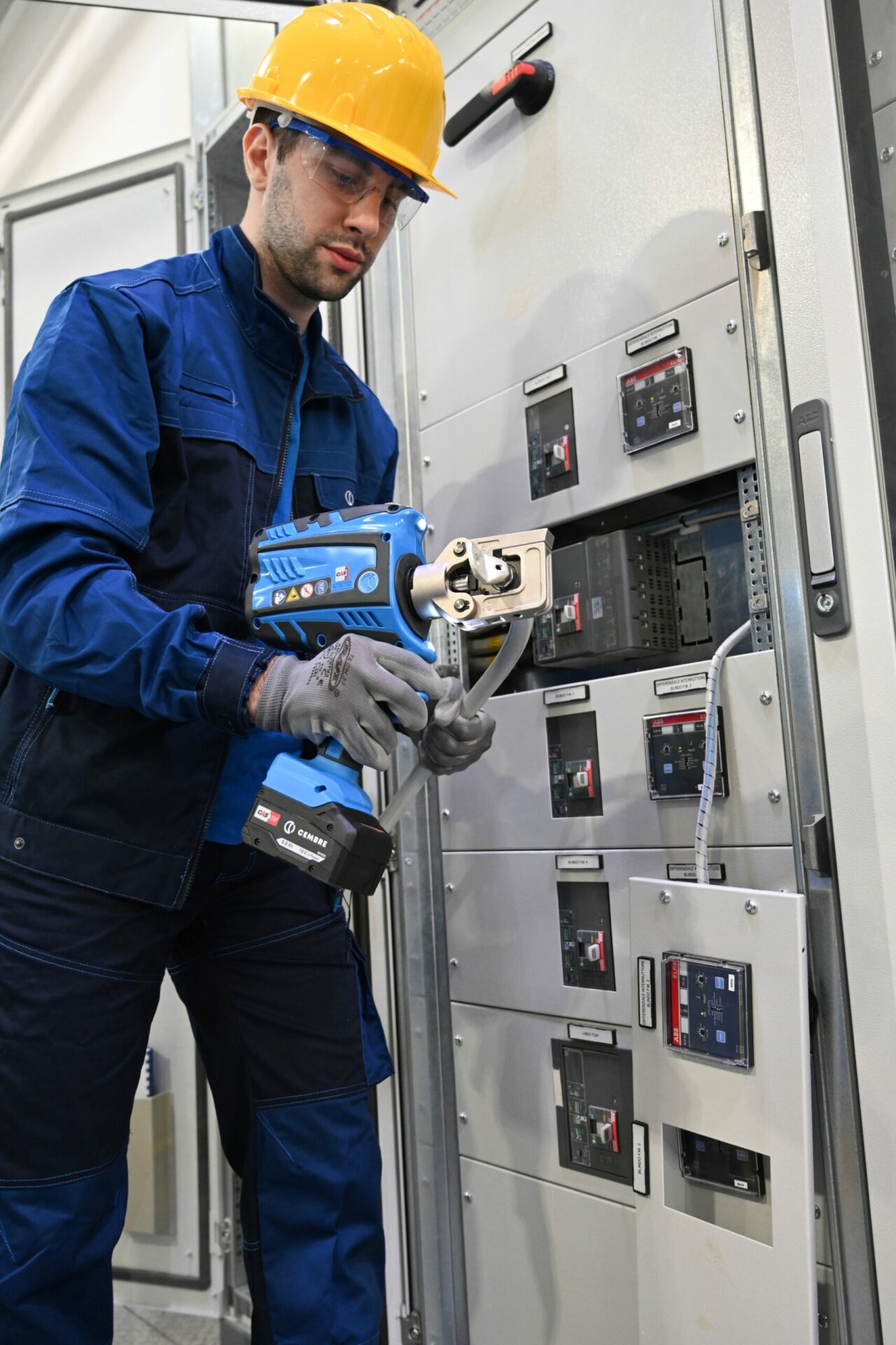 NOUVELLE SERTISSEUSE ELECTROPORTATIVE BA 500 DE CEMBRE