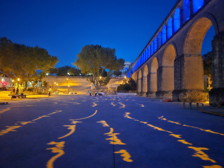 Place Max-Rouquette, Montpellier. Conception lumière : Quartiers Lumières