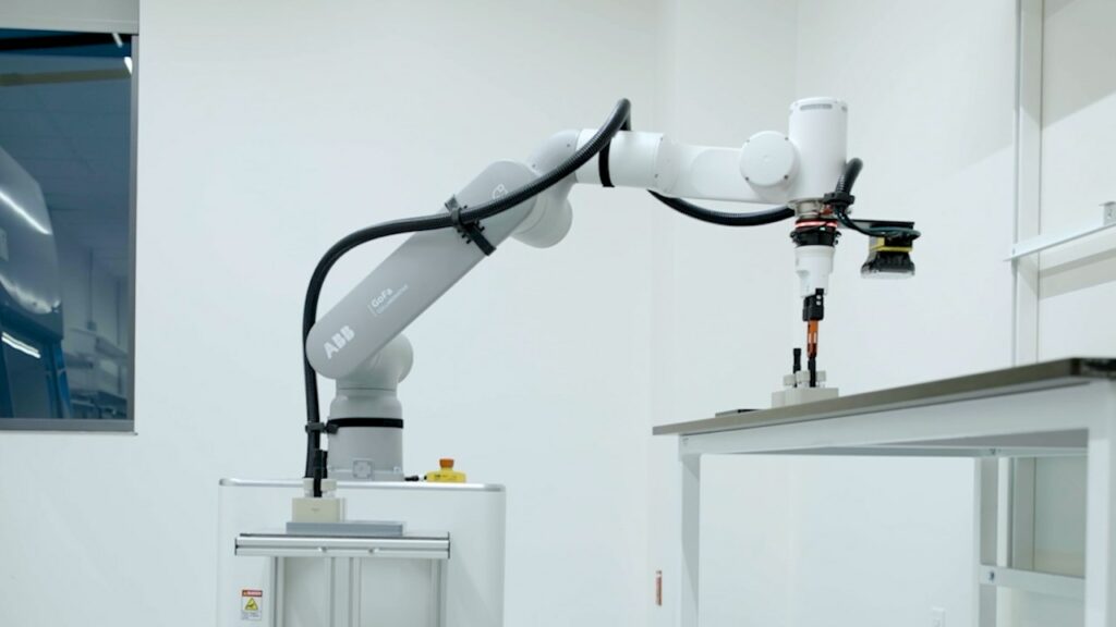 ABB Robotics collabore avec Roche pour déployer l’IA physique dans les laboratoires