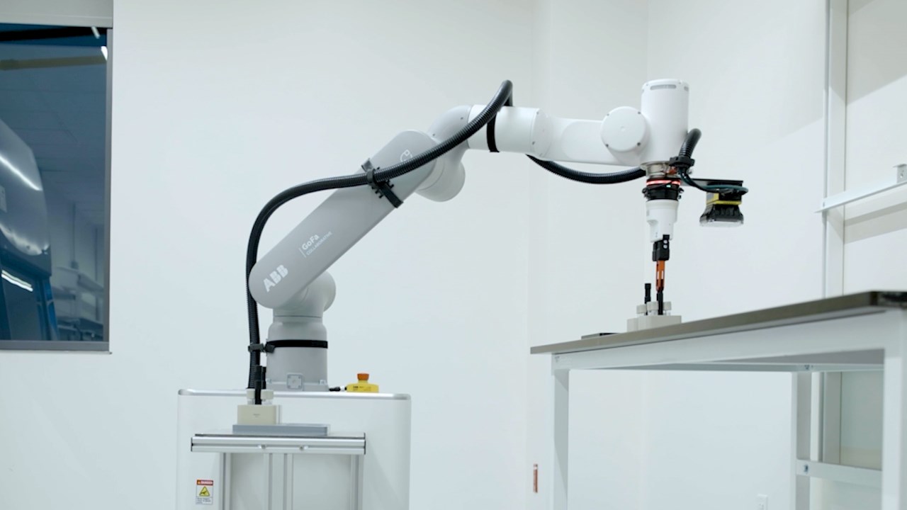 ABB Robotics collabore avec Roche pour déployer l’IA physique dans les laboratoires